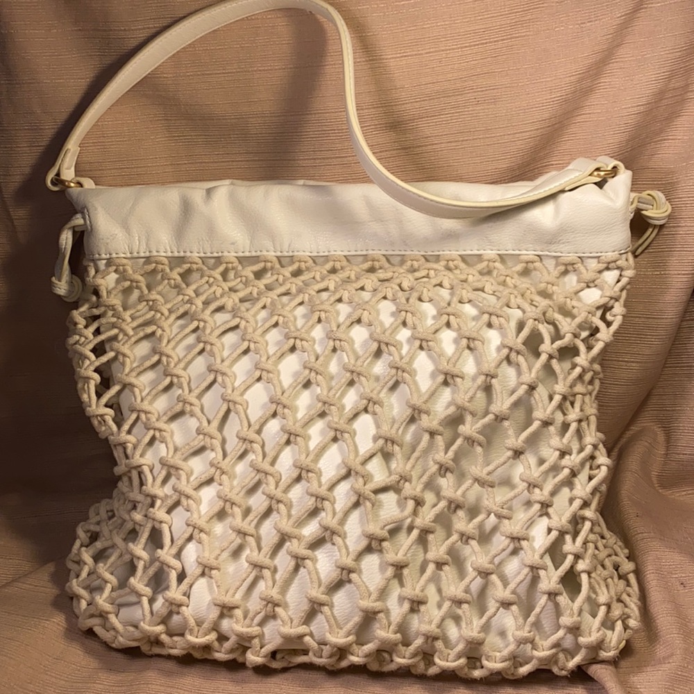 NWOT Elizabeth & James knotted/netted shoulder bag